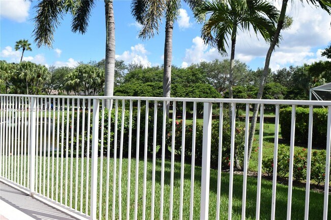 Photo - 991 Crestview Cir