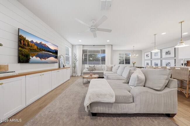 Photo - 905 S Canal Dr
