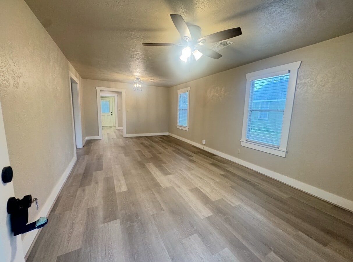Photo - 510 W 6th St