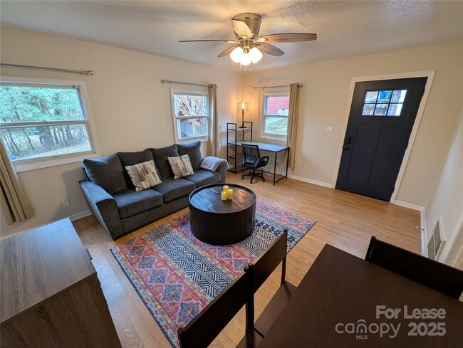 Photo - 25.5 Woodrow Ave