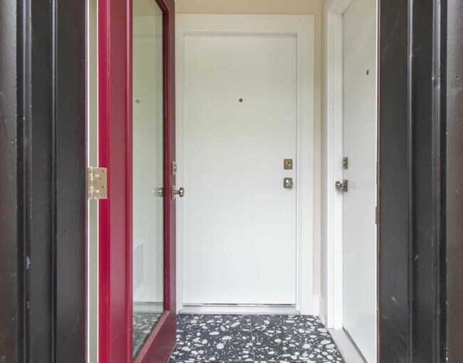 Photo - 507 E 60th St Unit 1