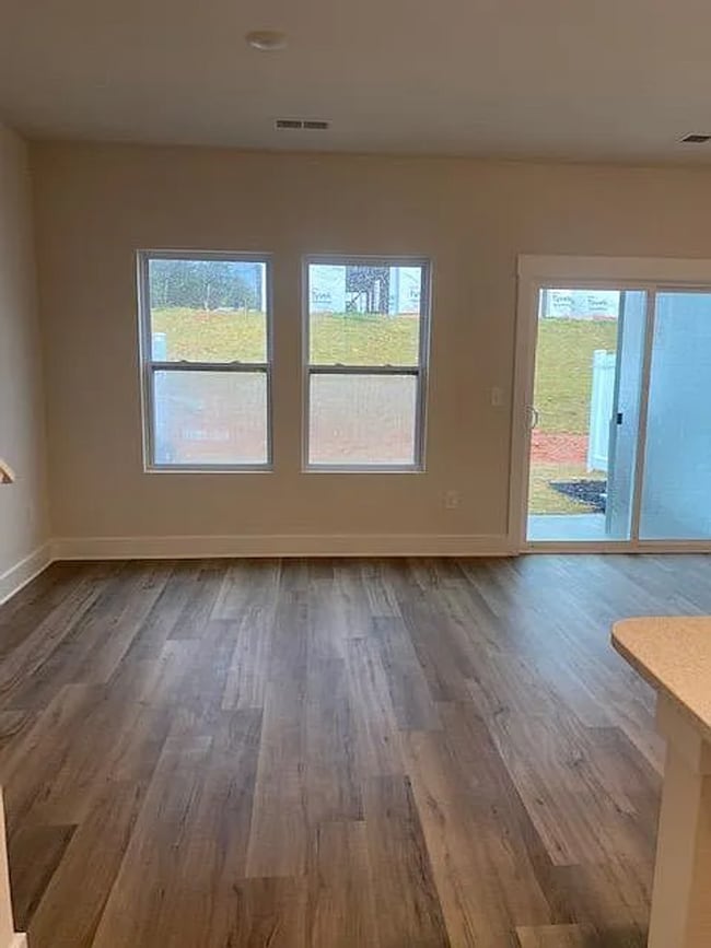 Photo - Thread Way Unit 822