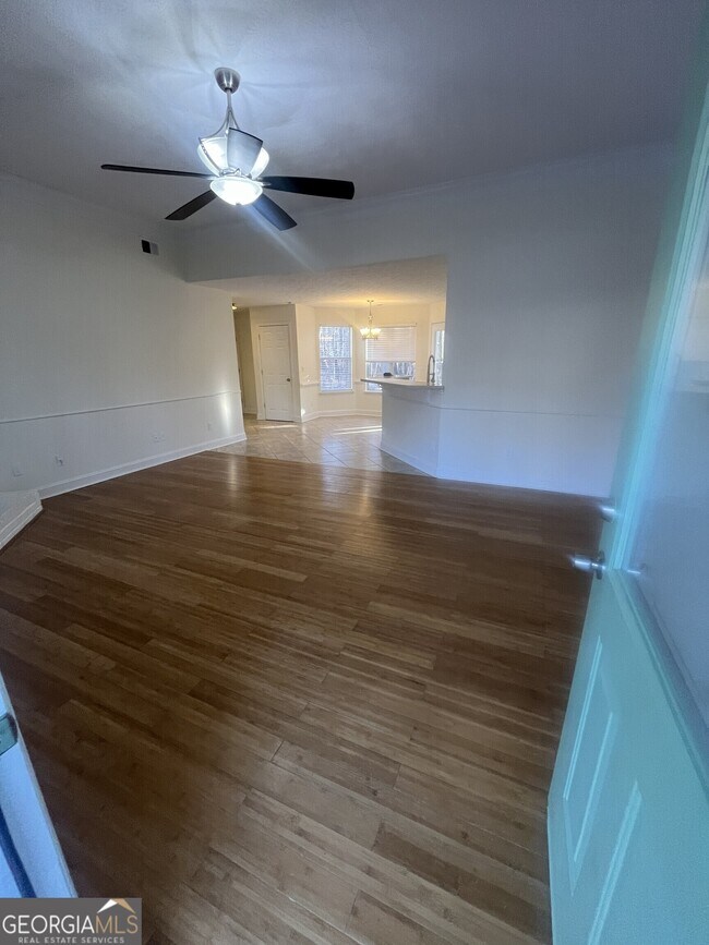 Photo - 530 Oxford Ridge