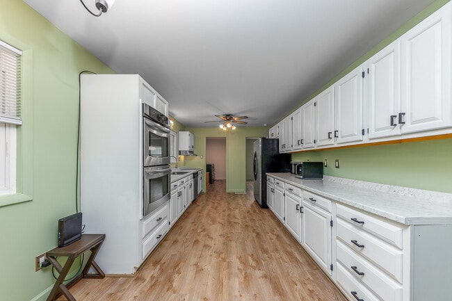 Photo - 2300 Woodland Ave