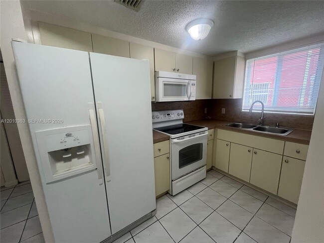 Photo - 1419 SW 22nd Ave Unit 4