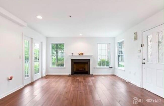 Photo - 106 Chariot Ct