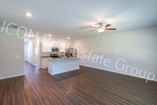 Photo - 124 Vlg Grn Dr NW