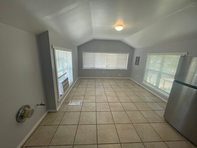 Photo - 911 Fruit Ave NW Unidad 911- B