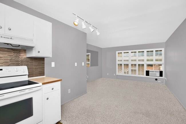 Photo - Bellevue Square 1 Bedroom Condo