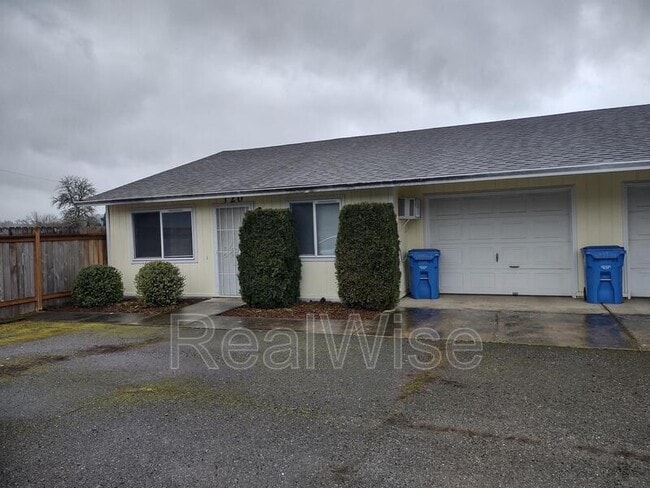 Photo - 120 Sunny Ln