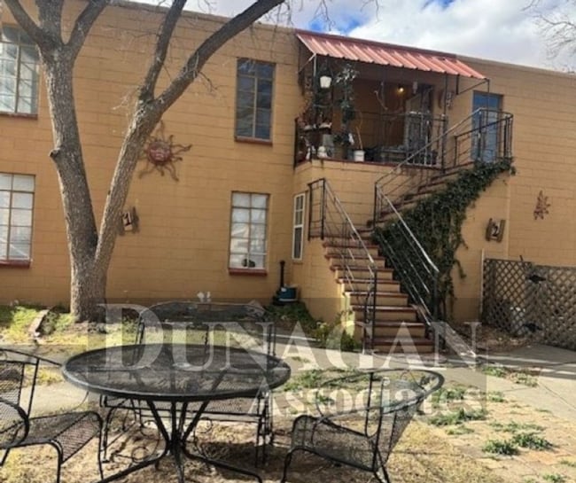 Building Photo - 207 1/2 N. Alameda St Unit 4