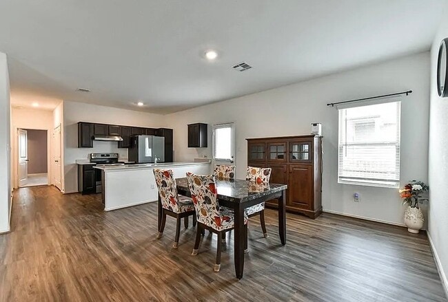 848 Circle Wy