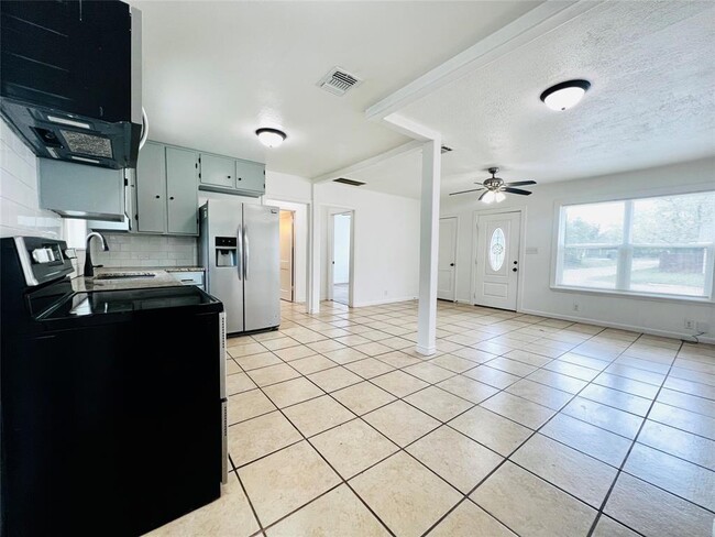 Photo - 728 Copeland St