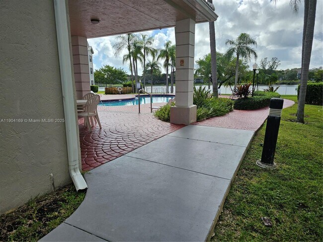 Photo - 2880 N Oakland Forest Dr Unidad 102