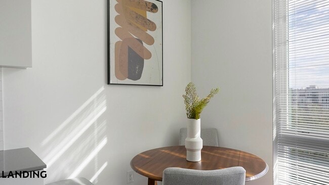 Building Photo - 620 Foster St Unit 643