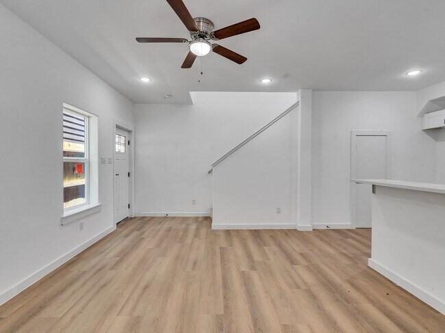 Photo - 1052 North Ln