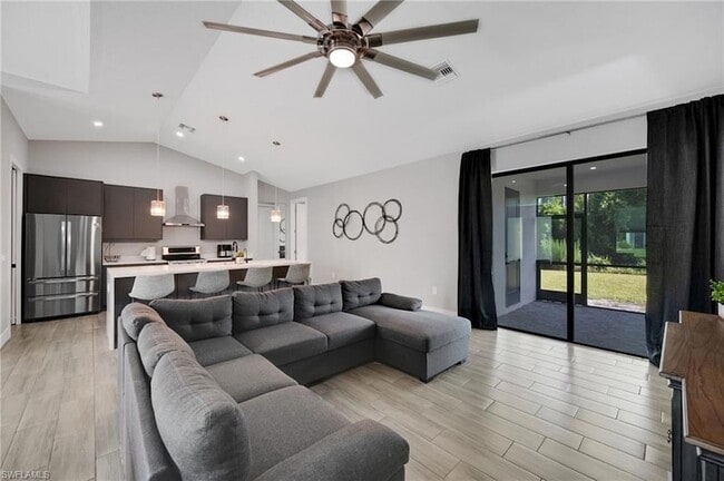 4618 Catalina Ln