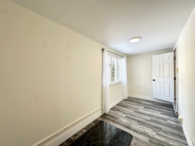 Photo - 74 Adelaide St S