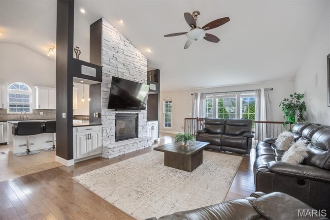 Photo - 437 Marbleton Cir