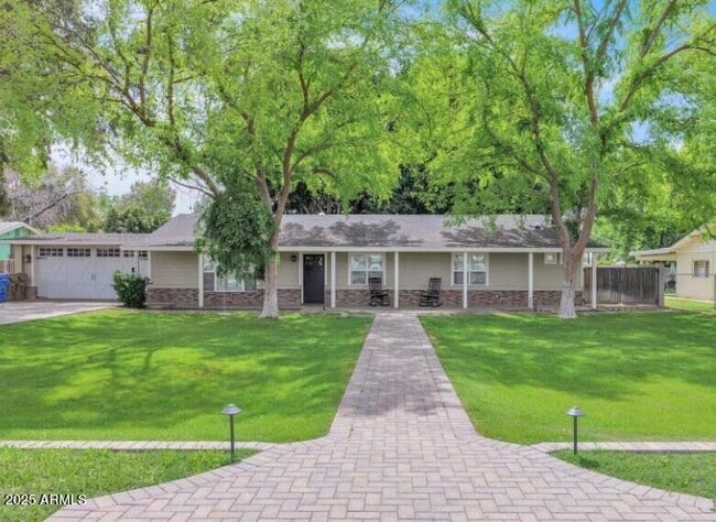 Photo - 3229 E Clarendon Ave