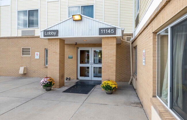 Furnished Studio-Cincinnati - Blue Ash - Kenwood Road