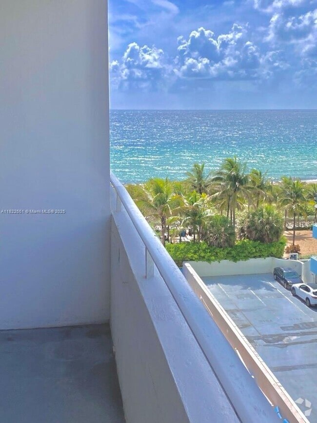 Building Photo - 9225 Collins Ave Unit 710 Rental