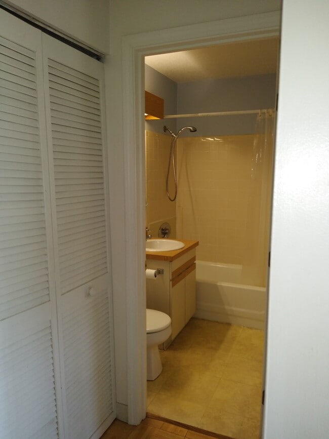 Photo - 22 Kenmar Dr Unidad 2120