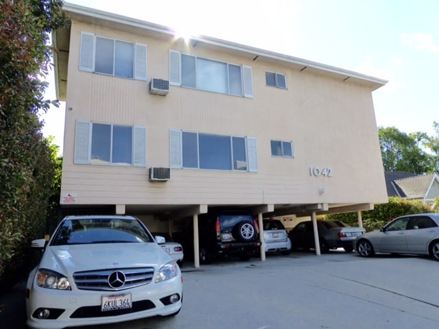 1042 N Vista St (10 units) - North Vista 4