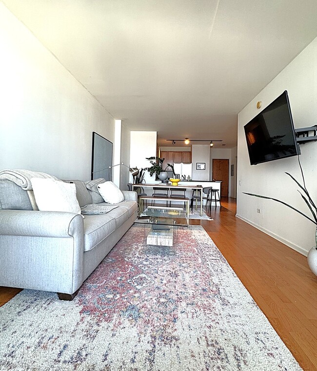 Photo - 210 S Desplaines St House