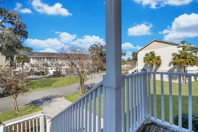 Building Photo - 324 Laurel Oak Ln