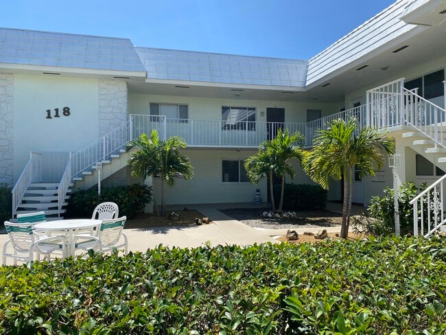 Building Photo - 118 Yacht Club Dr Unit 2