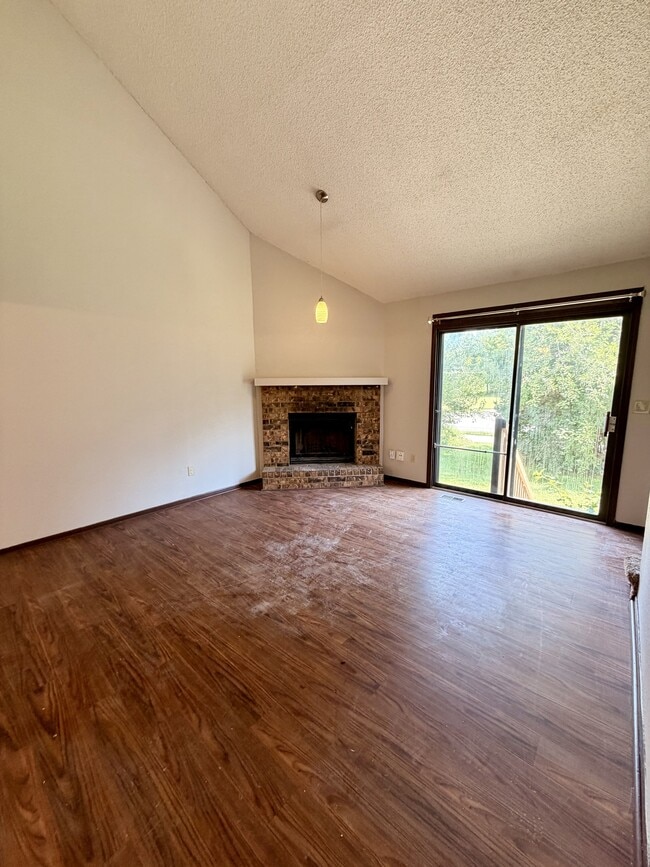 Photo - 215 NE Timbercreek Dr