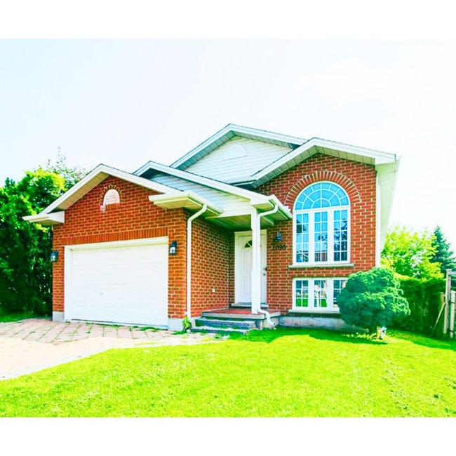 Photo - 1098 Farnsborough Cres