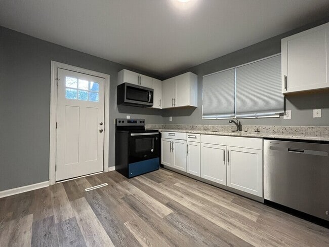 Photo - 1229 Jenkins St