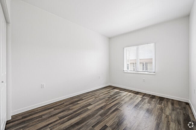 2BR, 2BA - 1020SF - Second Bedroom