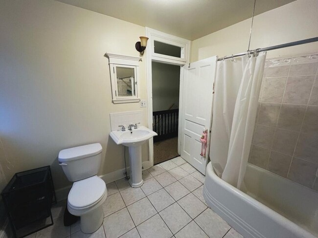 3rd Floor Bathroom - 400 E 19th St Unit 1