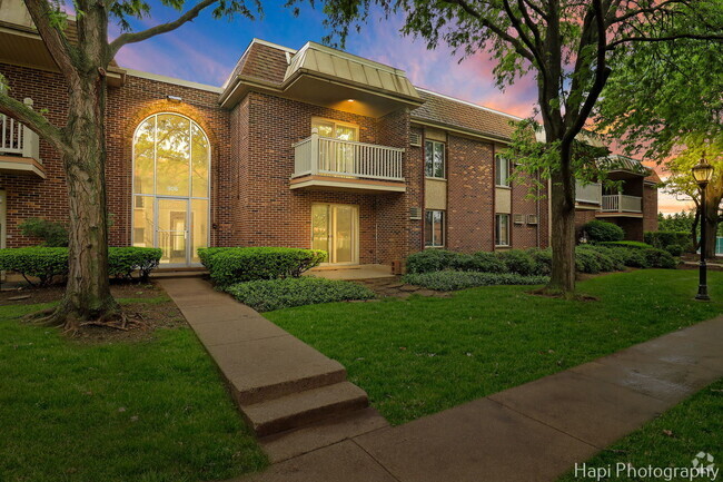 Building Photo - 906 W Alleghany Dr Unit 2D Rental