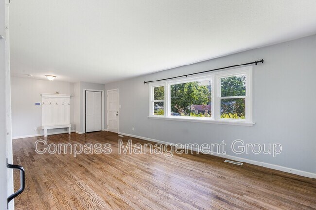 Photo - 321 Sarvis Dr