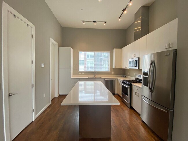 Photo - Live in the Heart of the Pearl District – ...