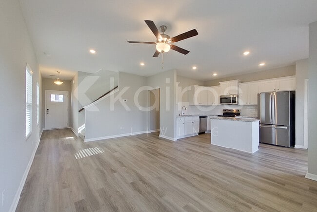 Photo - 928 Silent Barge Cv