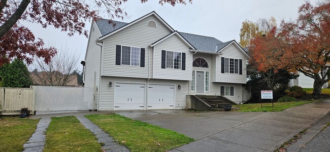 Updated Five Bedroom Home in West Salem - Updated Five Bedroom Home in West Salem