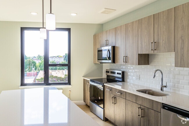 2BR, 1BA - 787SF - Kitchen