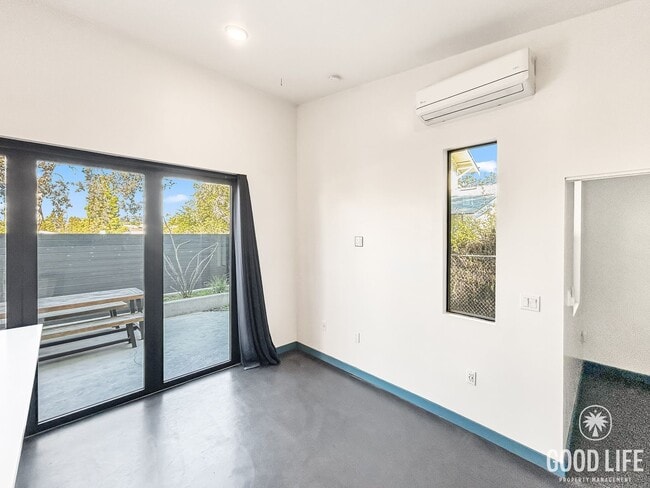 Photo - Stunning 2B/1BA Upgraded House w/ High Ceilings, Yard, W/D & A/C in South Park! Unit 1443 31st St