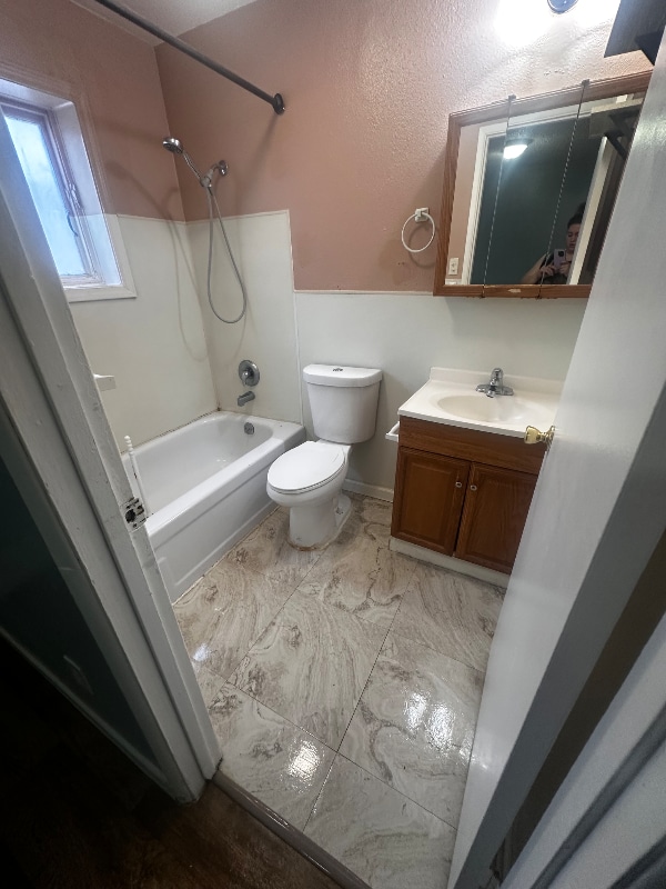 Photo - 635 10th Ave