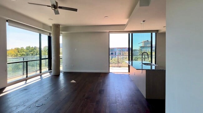 Building Photo - 4819 Skillman St Unit 4401