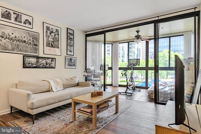 Photo - 1001 N Randolph St Unidad 212