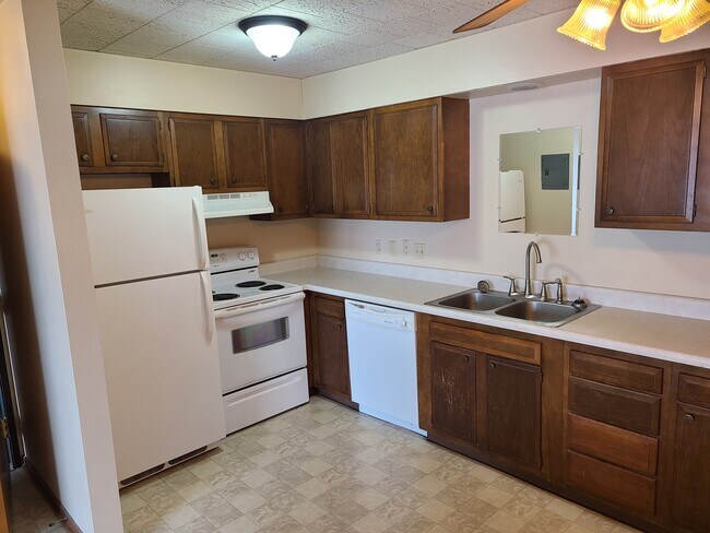 Kitchen - 1631 Olive Dr Unit 23