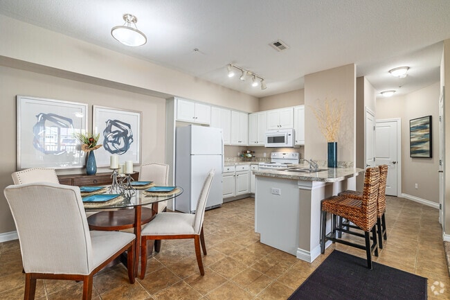 1 Bedroom Kitchen and Dining Room