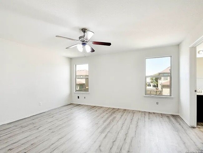 Photo - 7711 Stable View