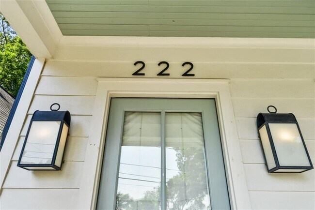 Photo - 222 Lampkin St NE